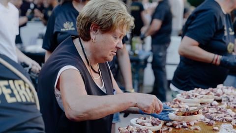 Reparto del pulpo en O Carballi�o