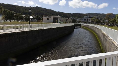 El r�o, a su paso por la localidad de Cee