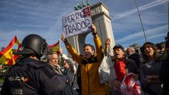 Manifestantes en contra de la amnist�a durante una protesta en Madrid.