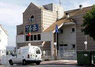 El local es un inmueble situado en una zona residencial en Puxeiros. 