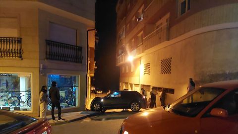El conductor del coche perdi� el control del veh�culo y choc� contra un edificio en el centro urbano de Bueu