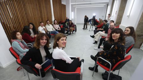 Elizabeth Duval y Marta Lois, en el acto celebrado en el centro sociocultural Maruxa e Coralia