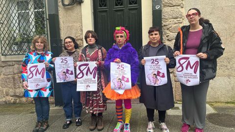 Las integrantes de la coordinadora local de la Marcha Mundial das Mulleres en la presentaci�n de la movilizaci�n del 8M