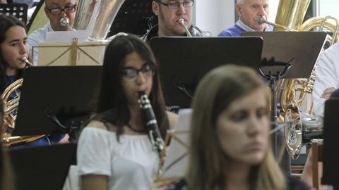 La banda de gaitas de Msica de Ortigueira forma parte de la programacin de las fiestas de Santa Marta.