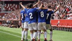 Los jugadores del Vetusta celebran un tanto al Sporting B