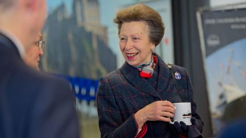 La princesa Ana, de la familia real brit�nica, en el acto de amadrinamiento del barco construido por Gond�n
