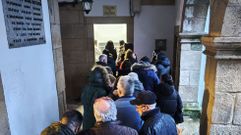 Cola para hacerse con las entradas de la Festa da Androlla en Viana do Bolo.