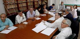 Los miembros de la comisi�n informativa de Urbanismo, durante la reuni�n de ayer por la ma�ana. 