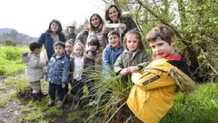 Celebraci�n de la jornada internacional de acci�n por los r�os, en el Gafos, de alumnos de la escuela de B�rtola del CRA de Vilaboa