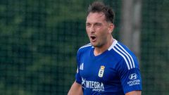 Castri celebra un gol con el Vetusta