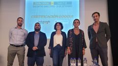 Responsables de ieducando y de Escolas Cat�licas tras la firma del acuerdo. En el centro de la foto, Charo Baleir�n (izquierda), responsable de innovaci�n pedag�gica de Escolas Cat�licas y Juana Otero, secretaria auton�mica