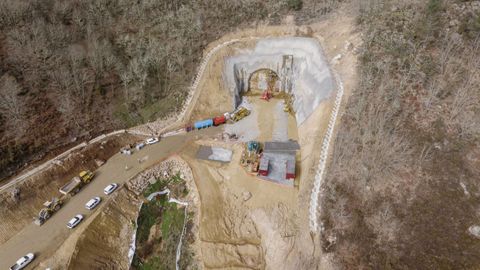 Vista aérea de las obras de la variante exterior del AVE en Ourense
