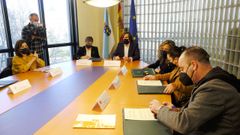 La conselleira Rosa Quintana presidi la firma del acuerdo con las cofradas locales
