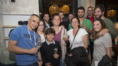 Sociedad y empresa | Inauguraci�n del Oito Bar, en la calle Coru�a de Carballo