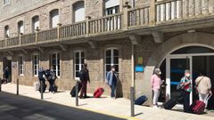 Participantes del programa llegando este domingo al balneario de Cuntis