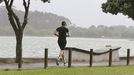 Imagen de archivo de una persona haciendo deporte en la Illa de Arousa.