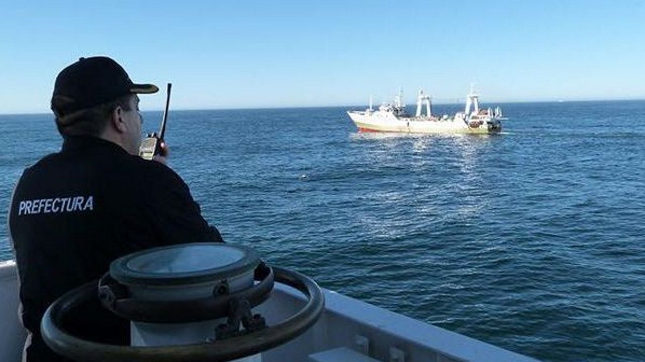 La intención de Argentina de regular hasta la milla 350 preocupa a la pesca gallega que va a la merluza negra
