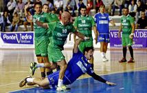 En la visita del Antequera a Pontevedra el pasado septiembre, el Teucro venci� por once tantos.