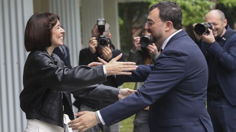 La ministra de Ciencia, Innovacin y Universidades, Diana Morant (i) y el presidente del Principado, Adrin Barbn (d) en el acto de inauguracin de la nueva sede del Instituto de Productos Lcteos (IPLA)