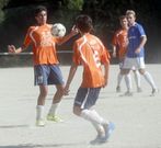 Los juveniles del Abanqueiro (de naranja) golearon al Cacheiras. 