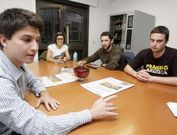 <span lang= es-es >Cara a cara</span>. De izquierda a derecha, Diego Gago, de Novas Xeraci�ns; B�rbara Abal, de Xuventudes Socialistas; Adri�n Alcalde, de Galiza Nova, y Borja Arcos, de Esquerda Unida.