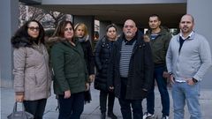Un grupo de los m�dicos extracomunitarios que se han quedado sin contrato en el Sergas