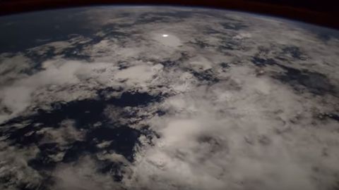 Un meteorito cayendo a la Tierra desde la Estaci�n Espacial Europea
