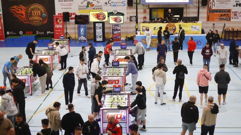 Casi 800 personas participan en el M�ster de futbol�n de R�bade.