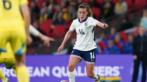 Ella Toone.La futbolista del Manchester United Ella Toone con Inglaterra