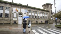El verde que invade el tejado del CEIP Froebel de Pontevedra es visible desde el exterior del colegio