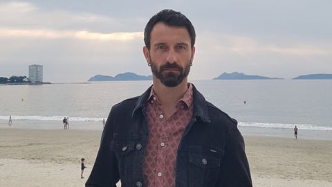O escritor Denis Maza