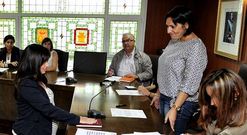 Anabel Pi�eiro promete lealtad a la Constituci�n Espa�ola, ante la alcaldesa, Zaira Rodr�guez.