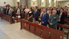 Autoridades y vecinos en la misa celebrada este s�bado en Burela