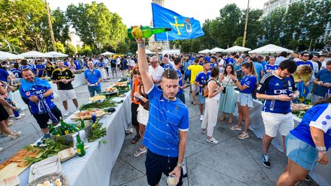 Aficionados del Real Oviedo, en el acto celebrado en Madrid
