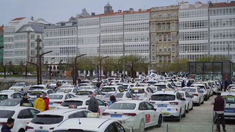 Concentraci�n de taxistas en A Coru�a para mostrar su rechazo a los VTC.