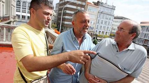 Leira, Castro y Perille trabajan en Maessa y participan en el encierro.