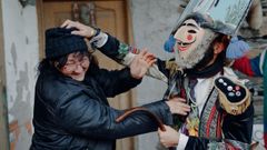 Los felos recorren los pueblos de la sierra en Maceda