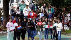Alumnos que estudian en los tres institutos de Carballo.
