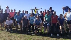 Los &laquo;andaregos&raquo; posaron para una foto fe familia en el entorno de los castros de Neix&oacute;n