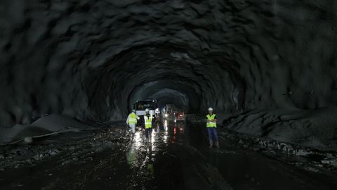 Obras de los tneles del tren al puerto exterior, en la imagen la caverna en la que se juntan los pasadizos