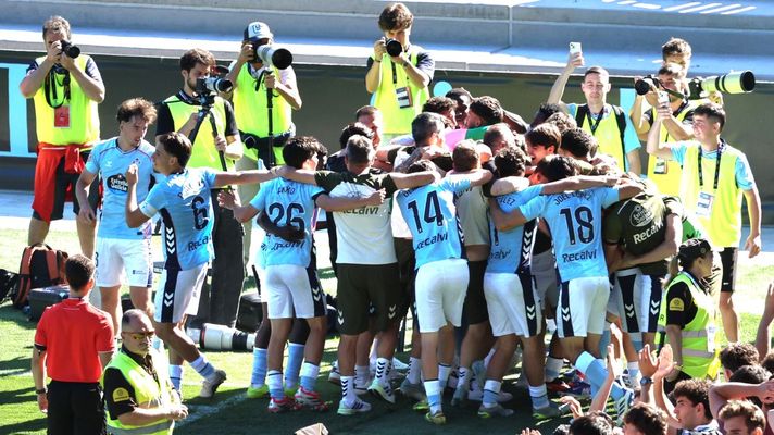 Los jugadores del Celta Fortuna celebran el gol del triunfo ante el Europa.