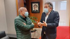 Fernández Lores recibió en su despacho al alcalde de Ginebra, Alfonso Gómez Cruz (izquierda)