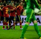 Los jugadores de la selecci�n durante la celebraci�n de uno de los goles del equipo en Minsk.