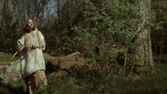 Fotograma do documental de Dami�n Varela e Alba L�pez �Bego�a Caama�o: navegar no pracer do azul�, nun momento da dramatizaci�n coa figura de Morgana pola bailarina Elsa Pereira.