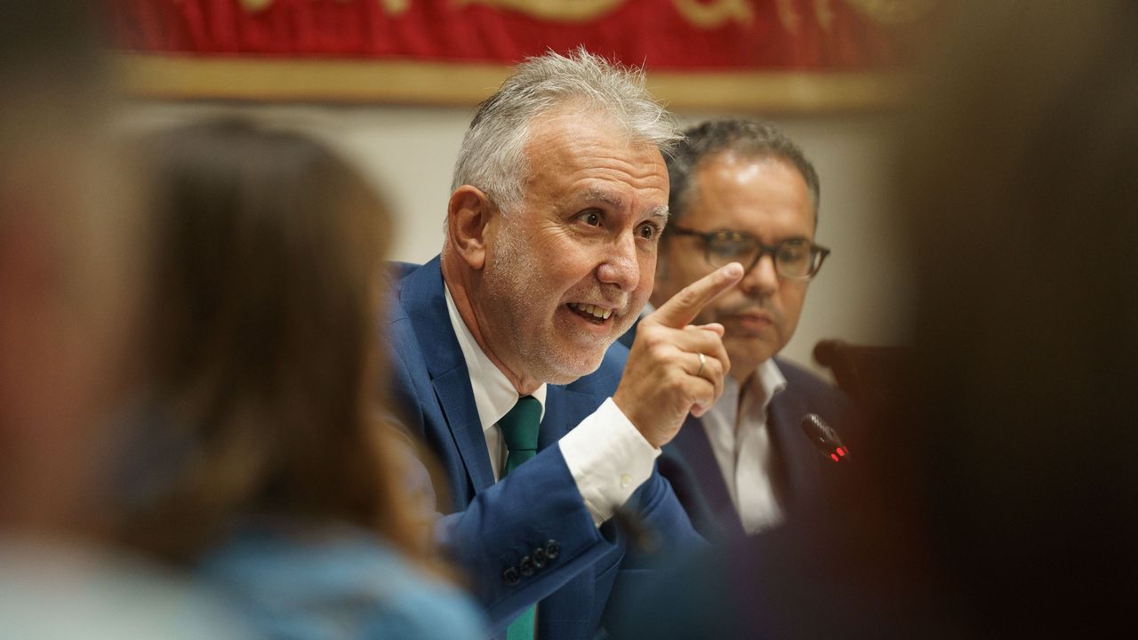 Ángel Víctor Torres achaca a la sanidad canaria la compra de mascarillas y niega que exista «ningún audio» suyo