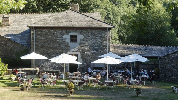 Muchos disfrutaron del sol de este martes en la terraza del restaurante Terras do Mio