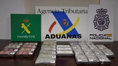 En la operaci�n se han incautado 32 fardos de coca�na que viajaban ocultos en un veh�culo
