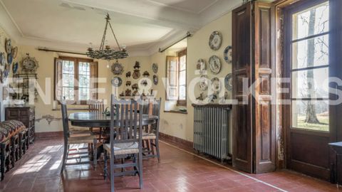 Vista del interior de la casa en San Cucao (Llanera) que vende la familia Franco