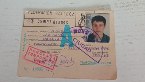 Ficha del futbolista en la temporada 1997/98.