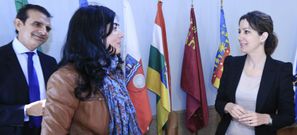 Elena Candia y Lara M�ndez, anteayer, en el �ltimo pleno. 